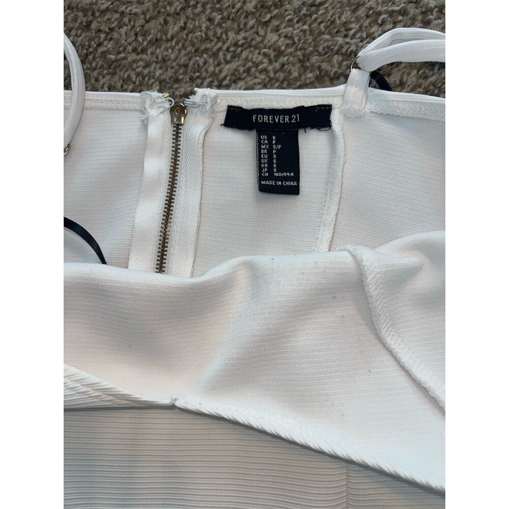 Forever 21 Dress Womens Size S White Fit & Flare Mini V-Neck Back Zip - Picture 3 of 6